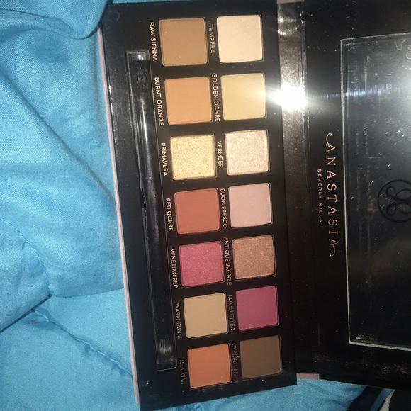 Anastasia modern renaissance - Picture 2 of 2